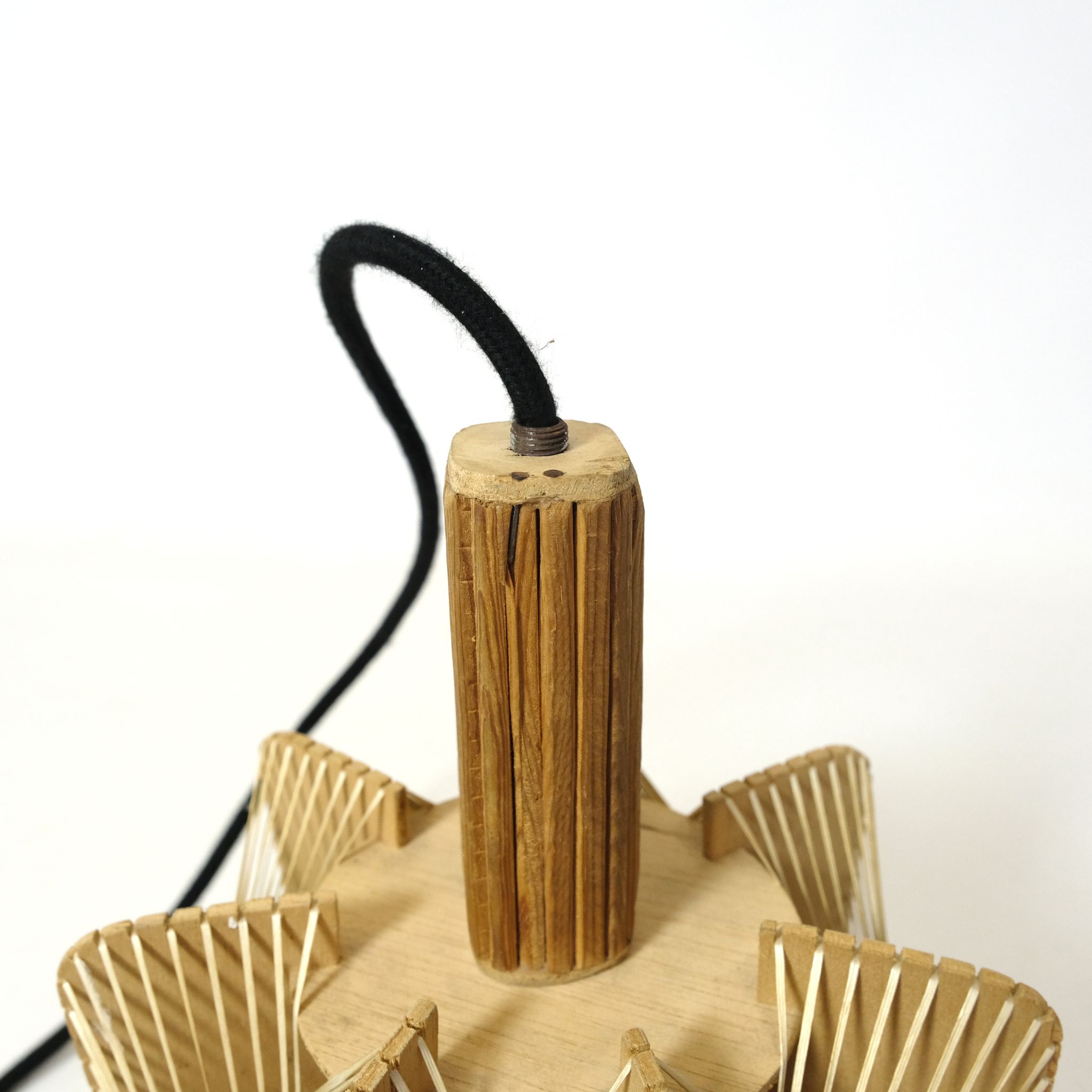 Hanging lamp in wood and threads of the 70