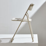 Chaise pliante en métal blanc