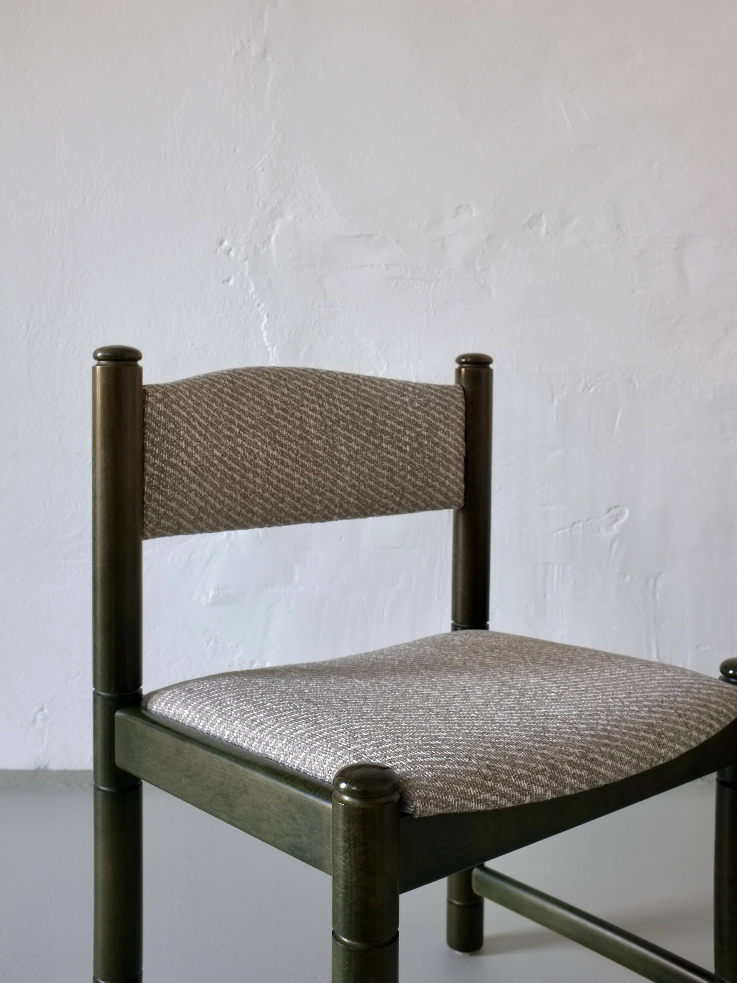 4 chaises vertes en bois sculpté | Scandinavie | Années 1960