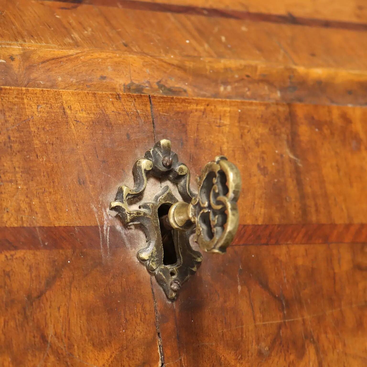 Antique walnut burr drop-leaf cabinet with 8 drawers, Italy, 18th century.