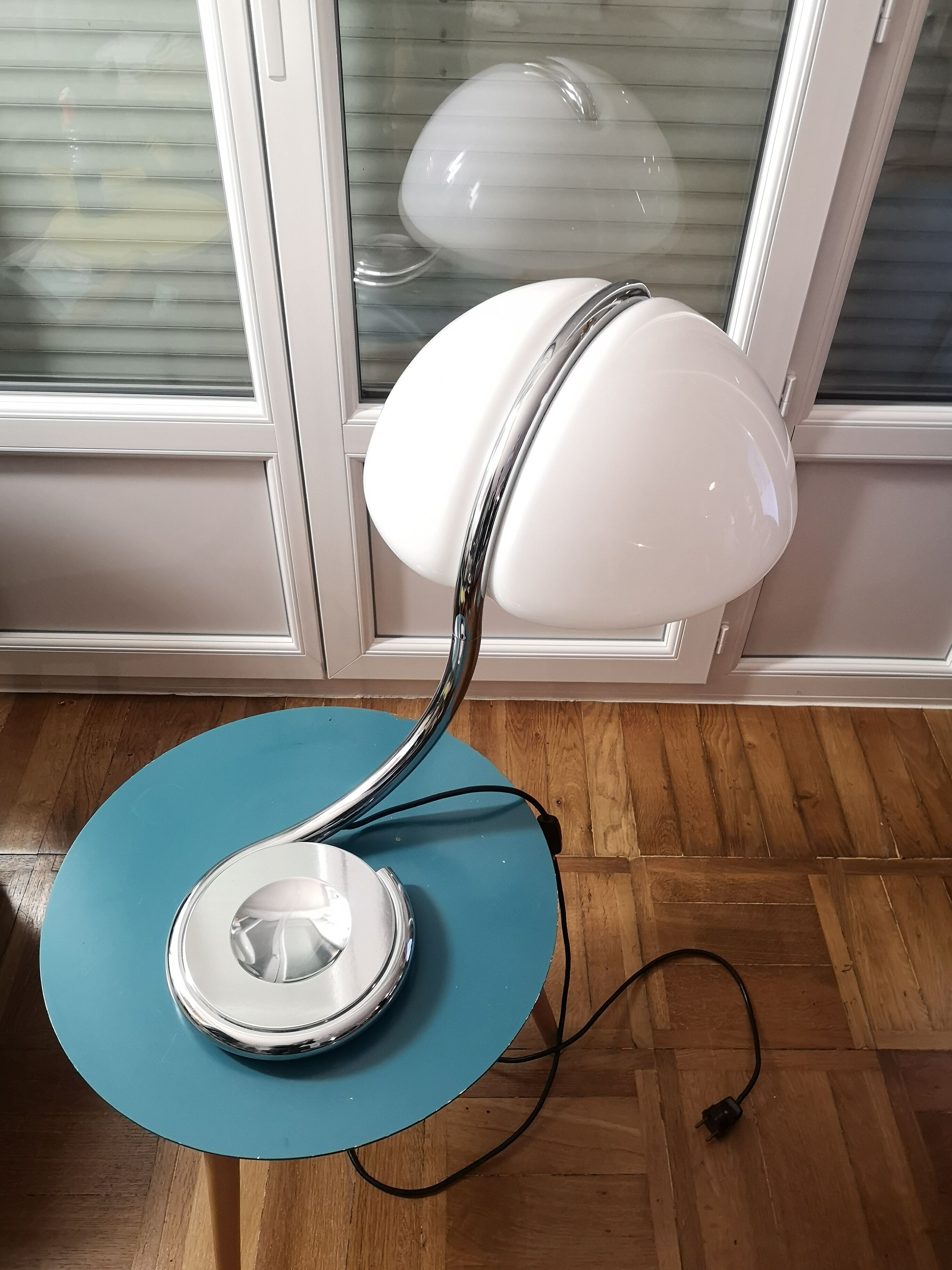 Leo Martinelli's meandering lamp