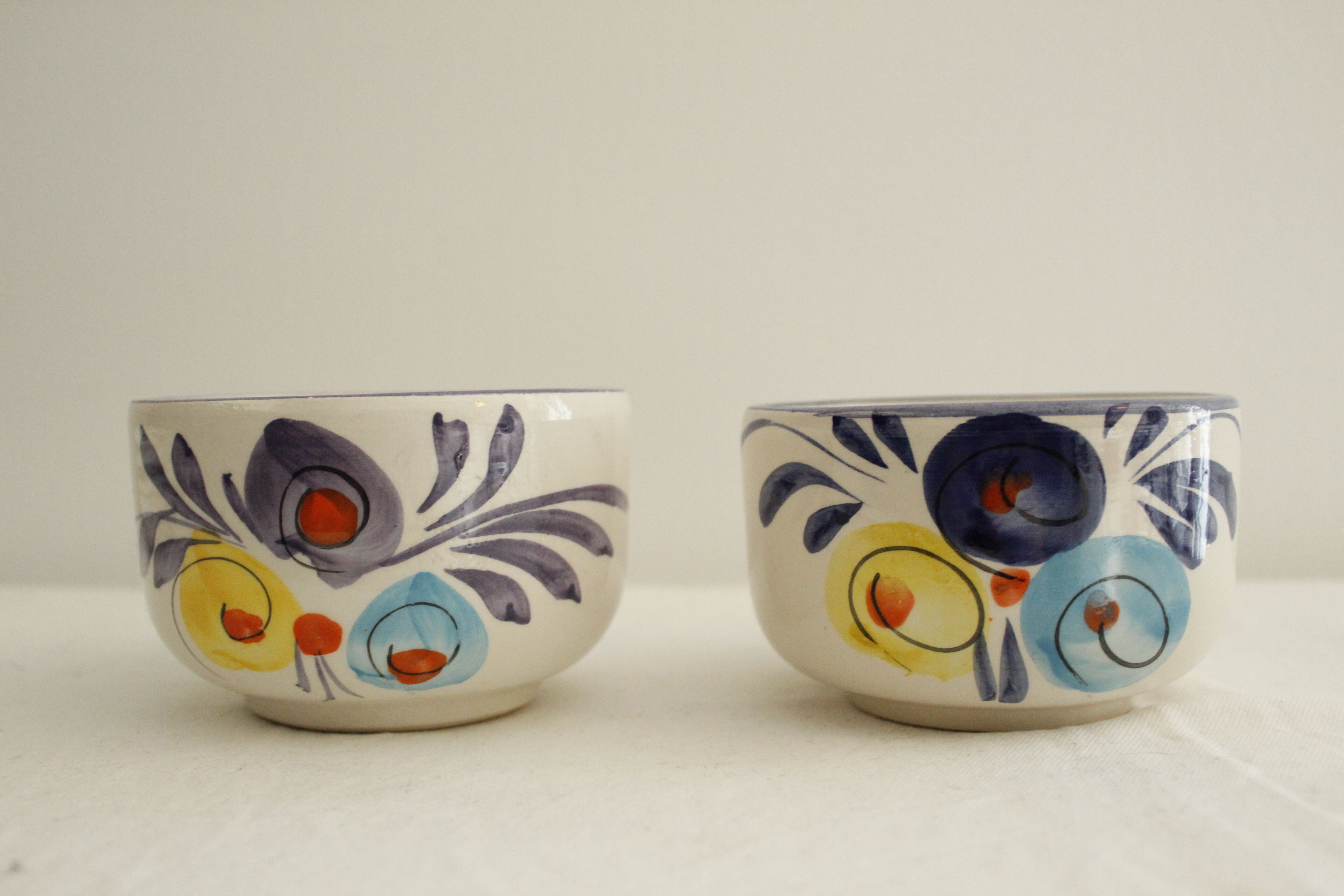 2 vintage tea cups floral patterns
