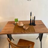 Two-tone bistro table