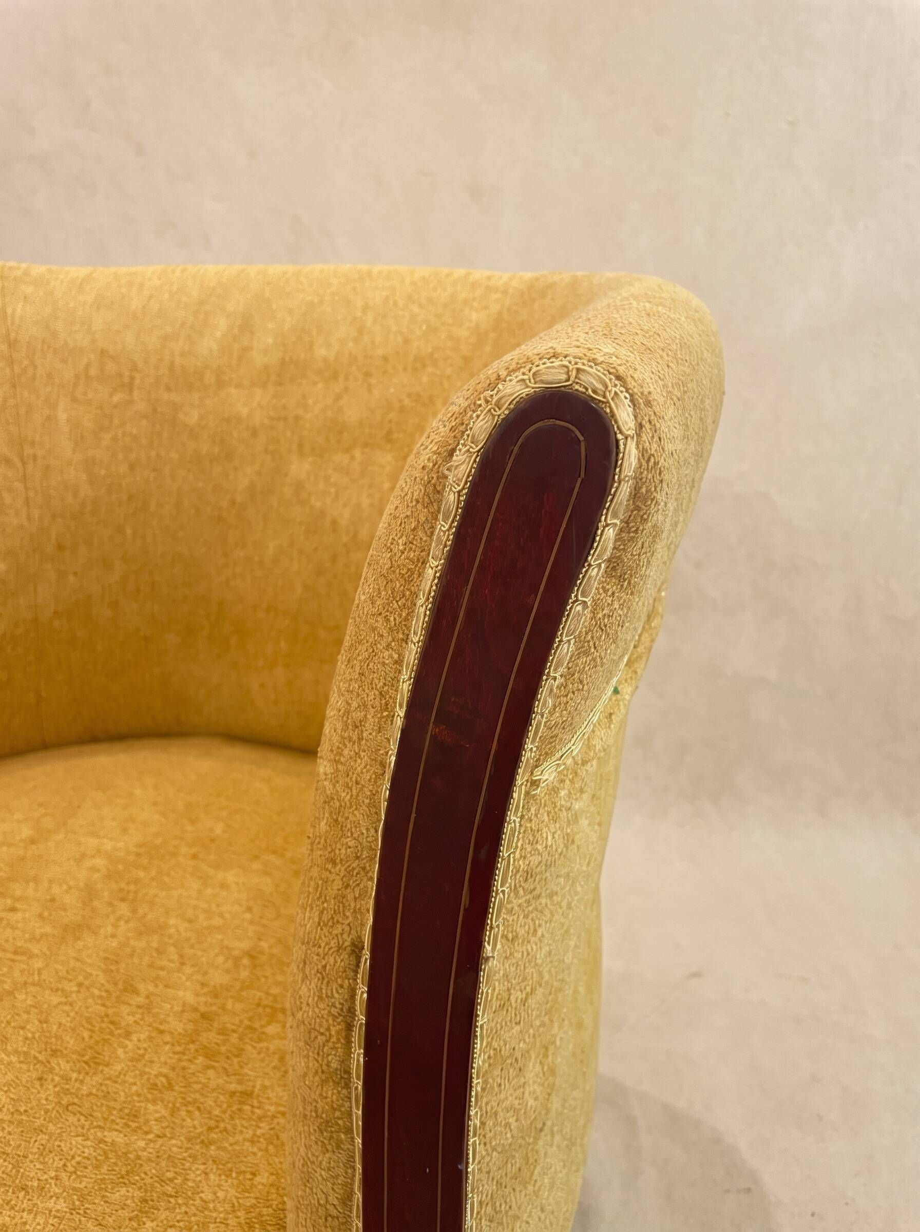 Art Deco gondola armchair in mahogany and marquetry – 1930s