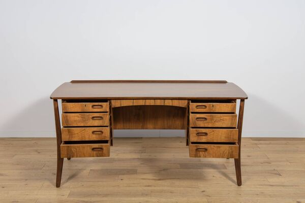 Bureau Mid-Century en Noyer par Svend Åge Madsen pour H.P. Hansen, Danemark, années 1960