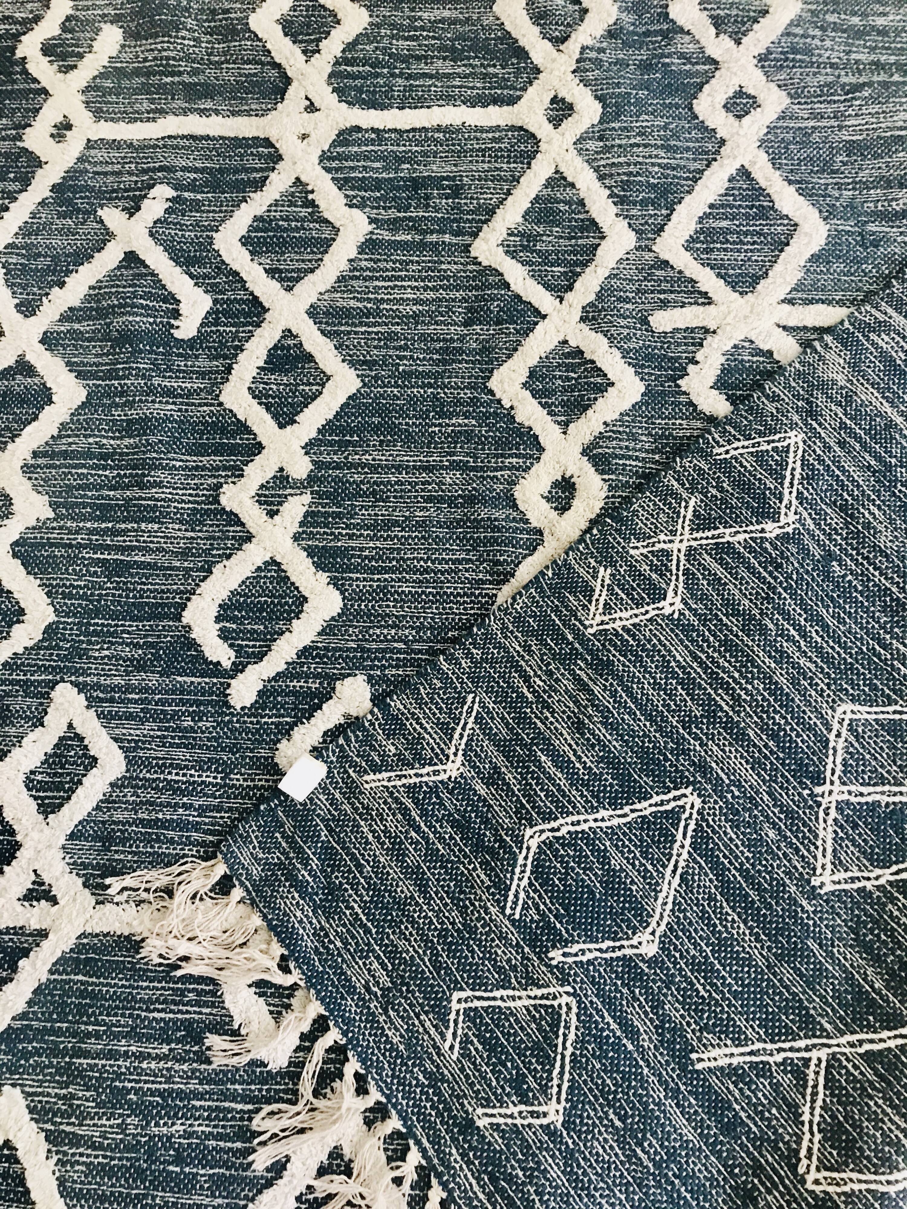 Soft cotton rug with Berber patterns