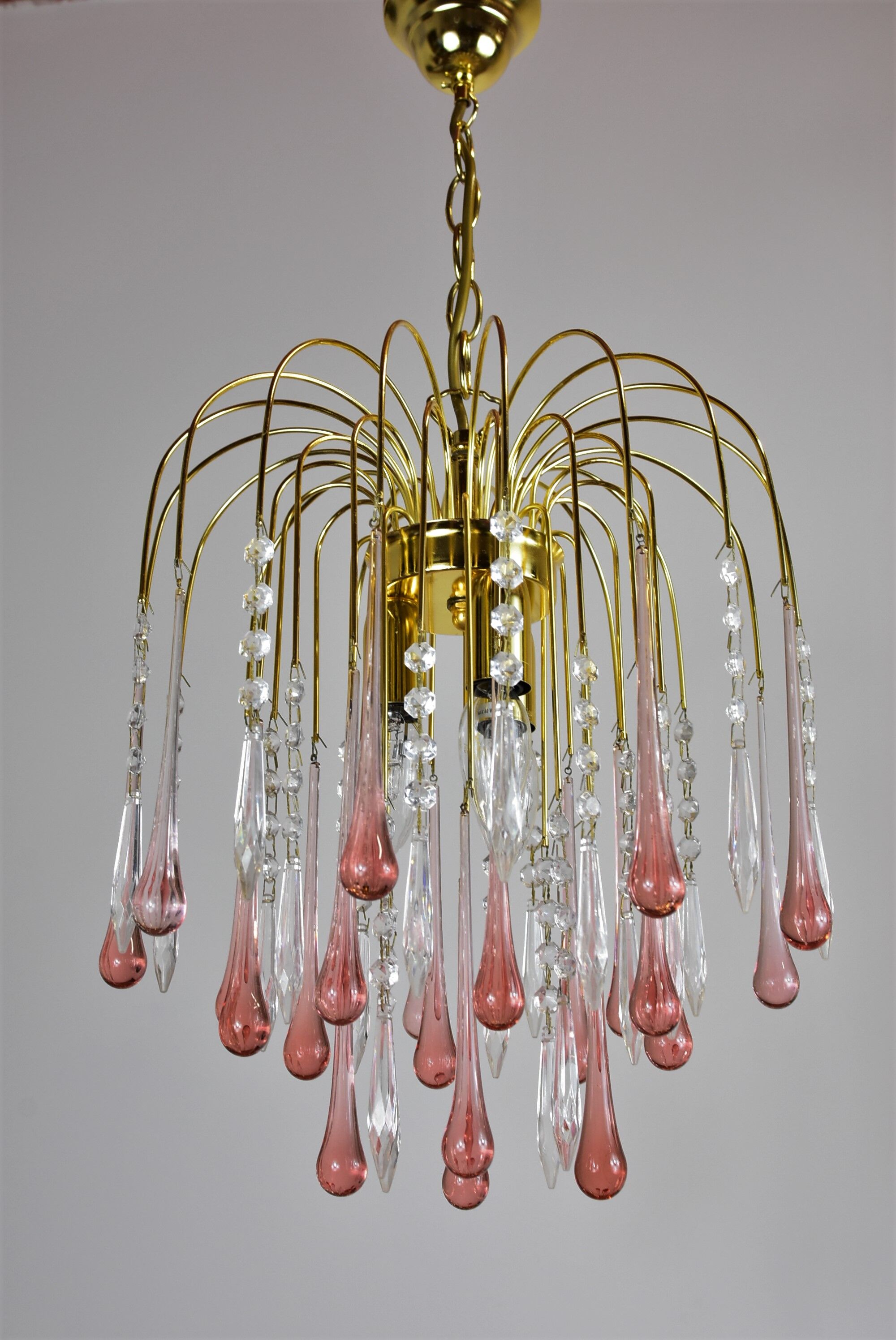 Suspension tassels drops of pink water