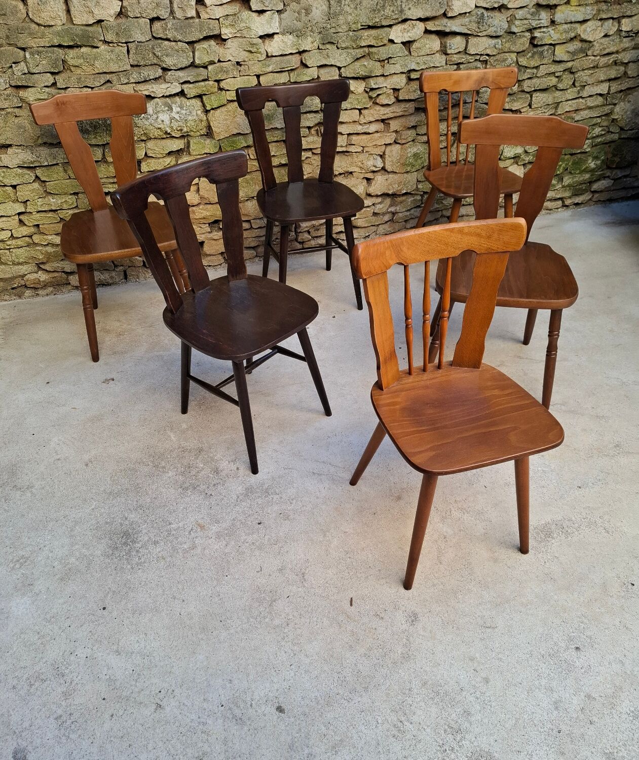 Chaises dépareillées