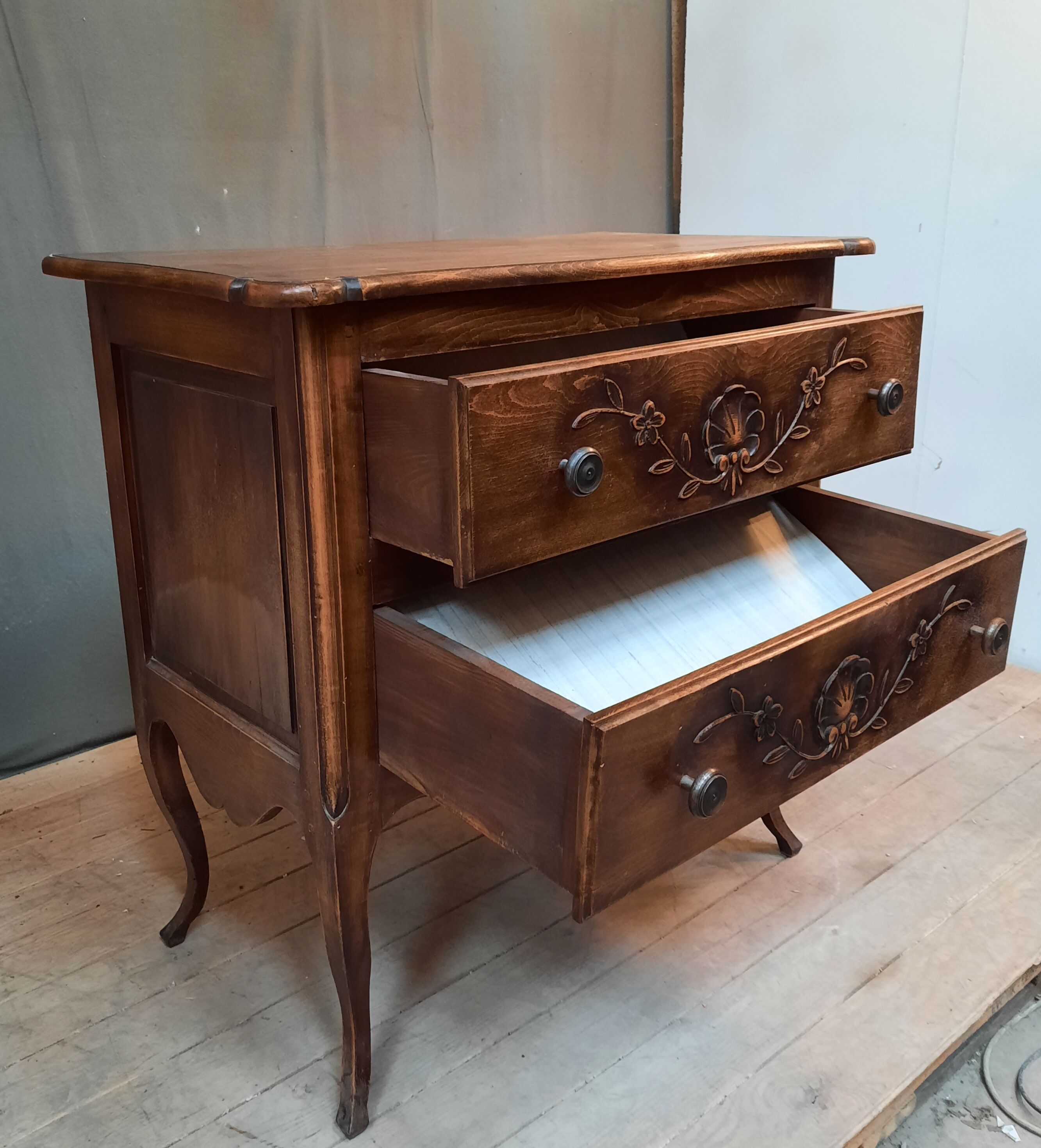 Rustic neo-wooden oak commodity with 2 torroirs