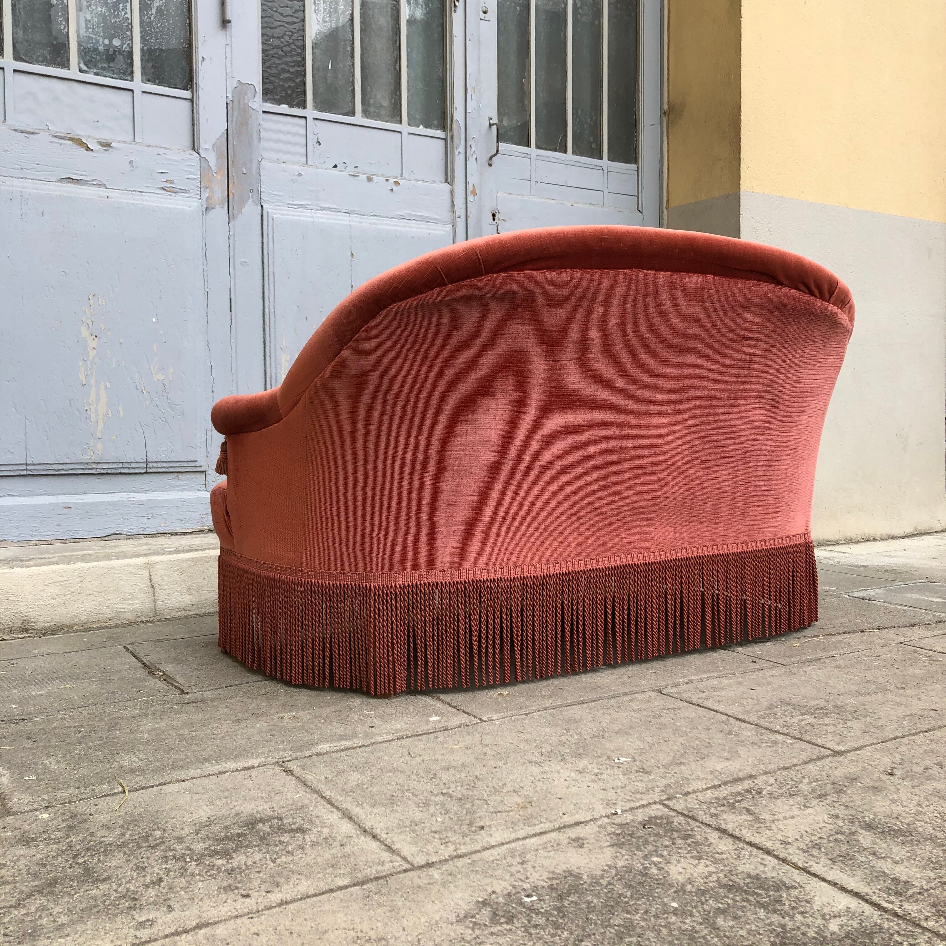 Toad sofa