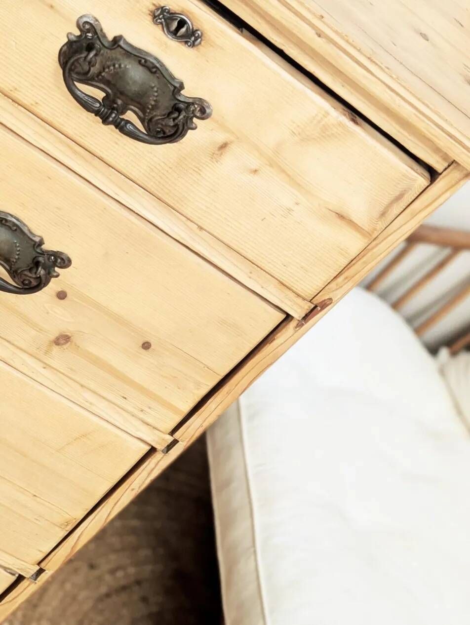 Commode anglaise antique en pin massif