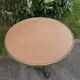 Table vintage de bistrot parisien