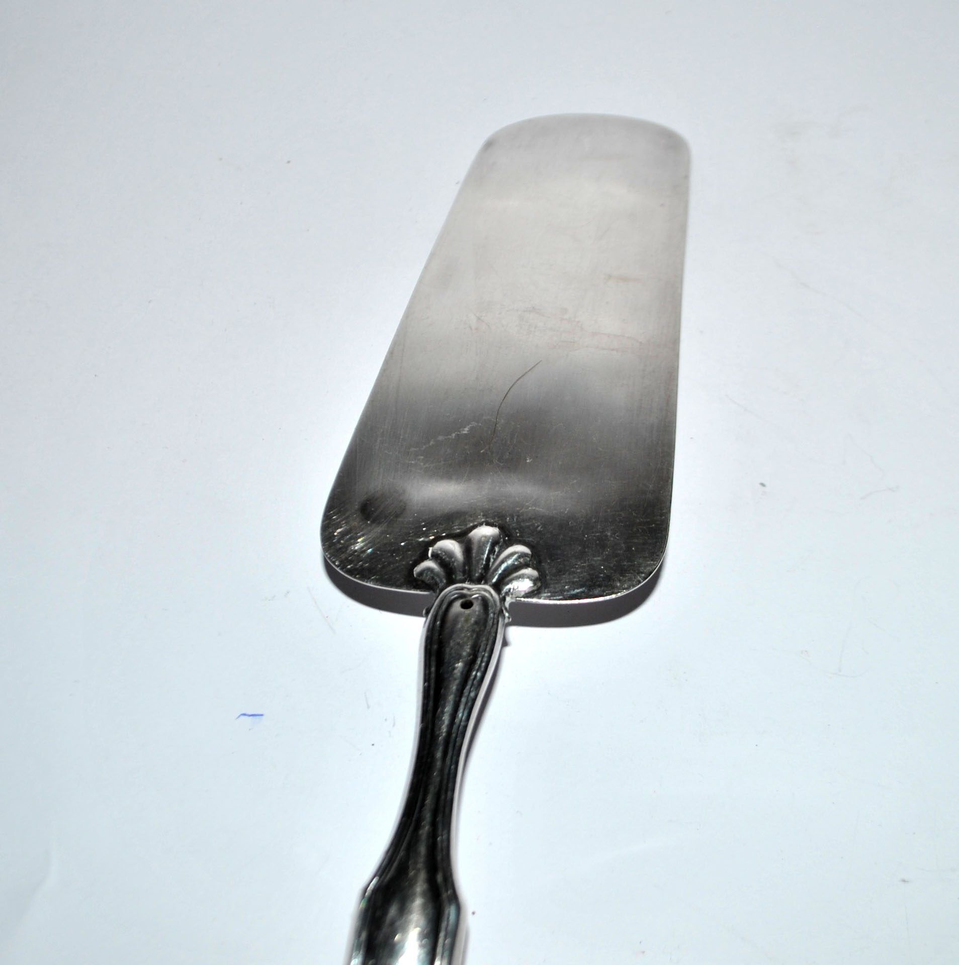 Cake server with engraved decoration Bacchus Vintage Silverware