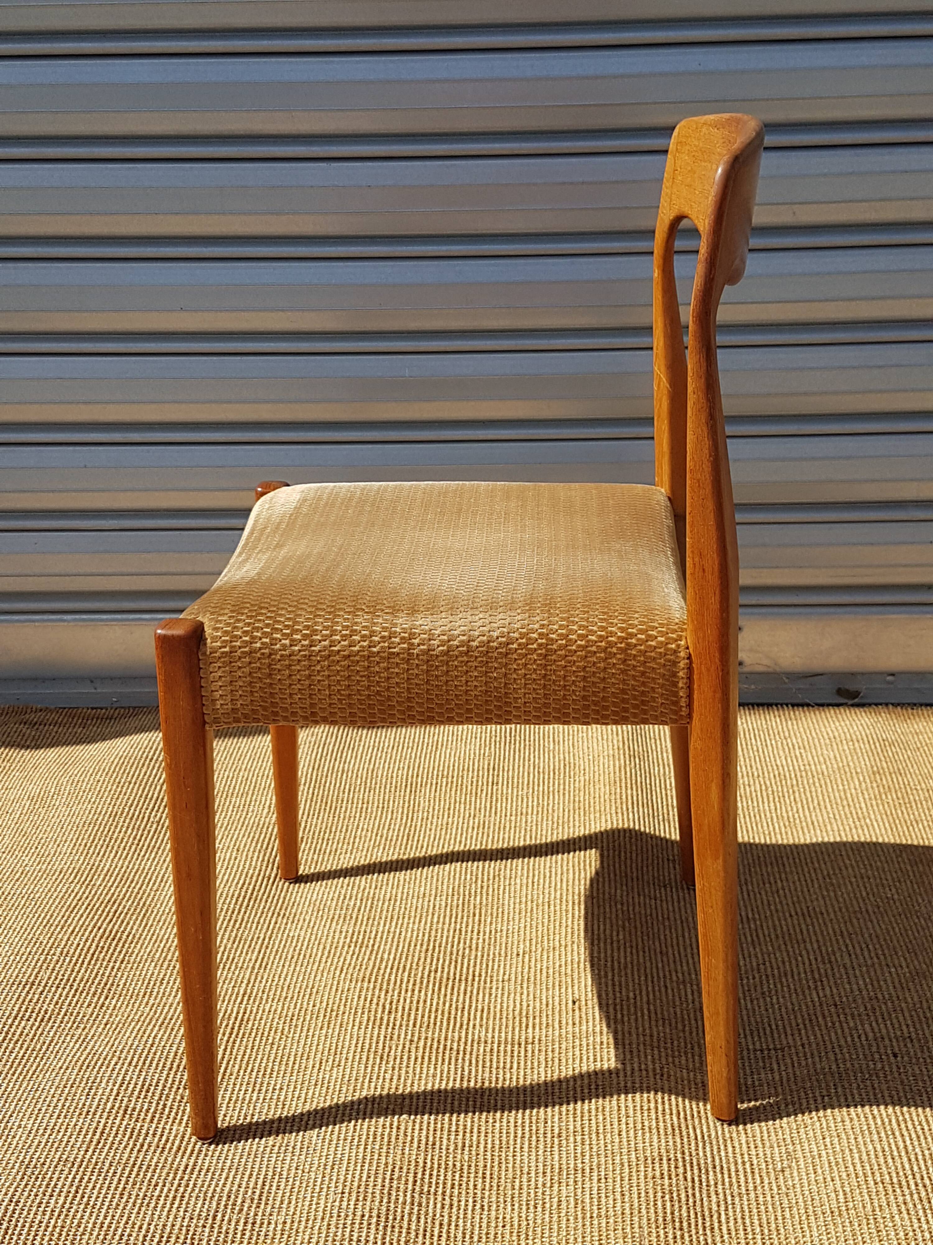 Suite of five Scandinavian chairs Roche Bobois