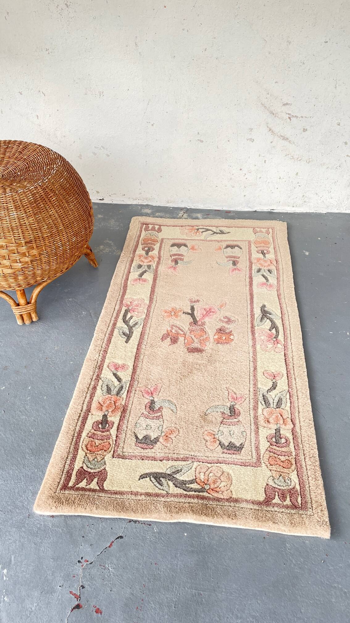 Vintage Chinese rug, beige and pink tones