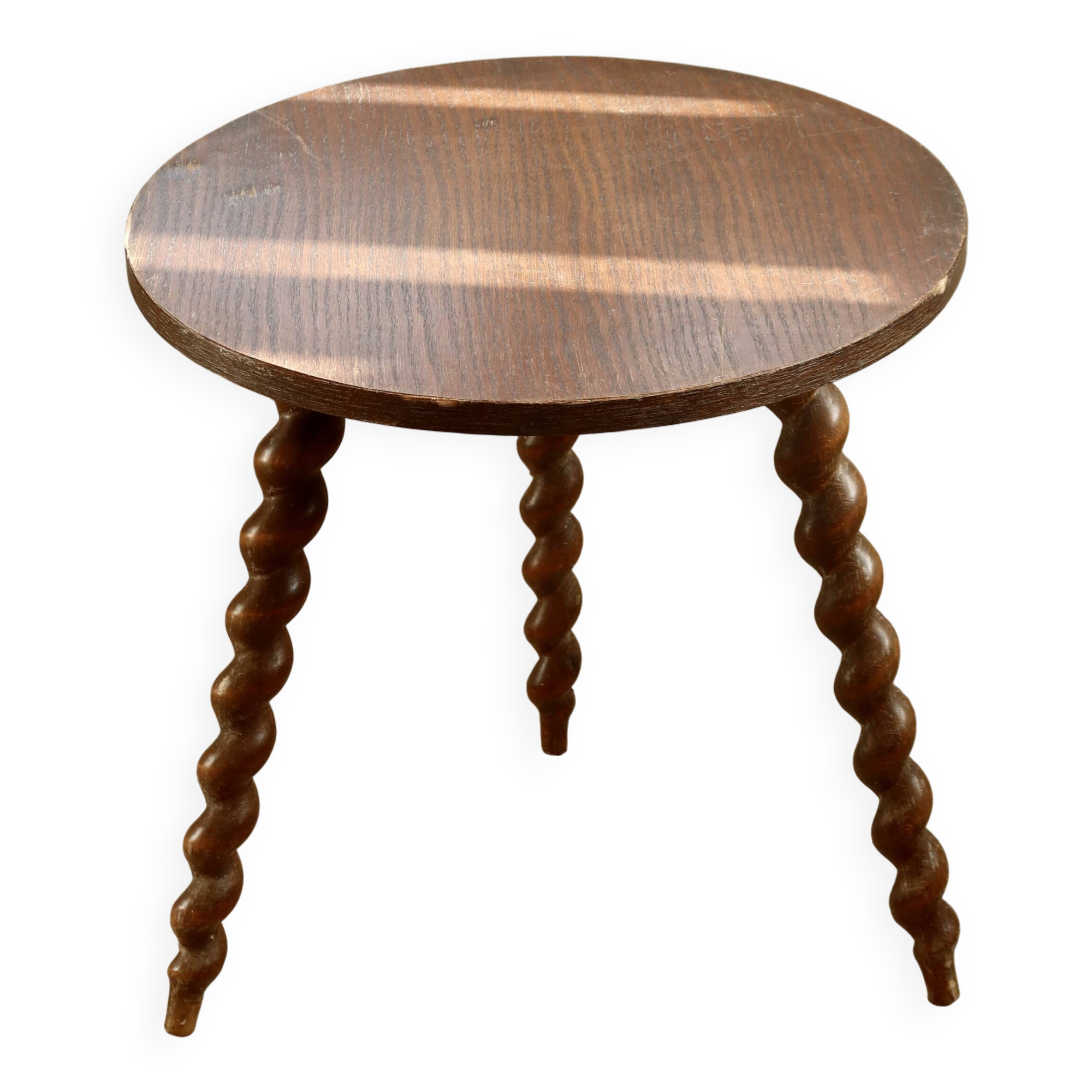 Vintage circular side table in wood with turned legs.