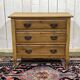 Commode anglaise en noyer du début XXème