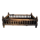 Antique Indian hanging cradle in carved wood, 19th / early 20th century.