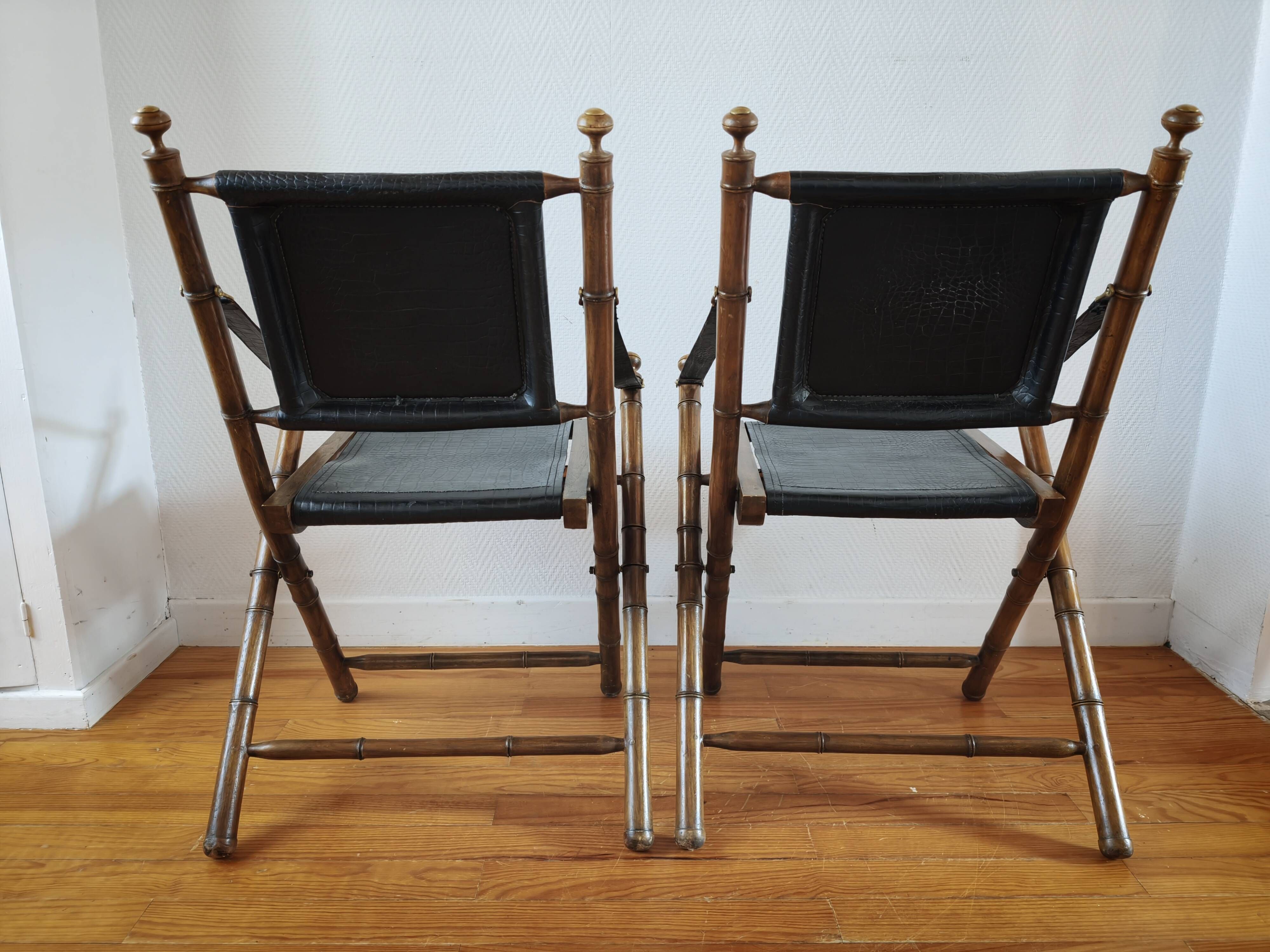 Pair of safari folding chairs in leather 1970-80