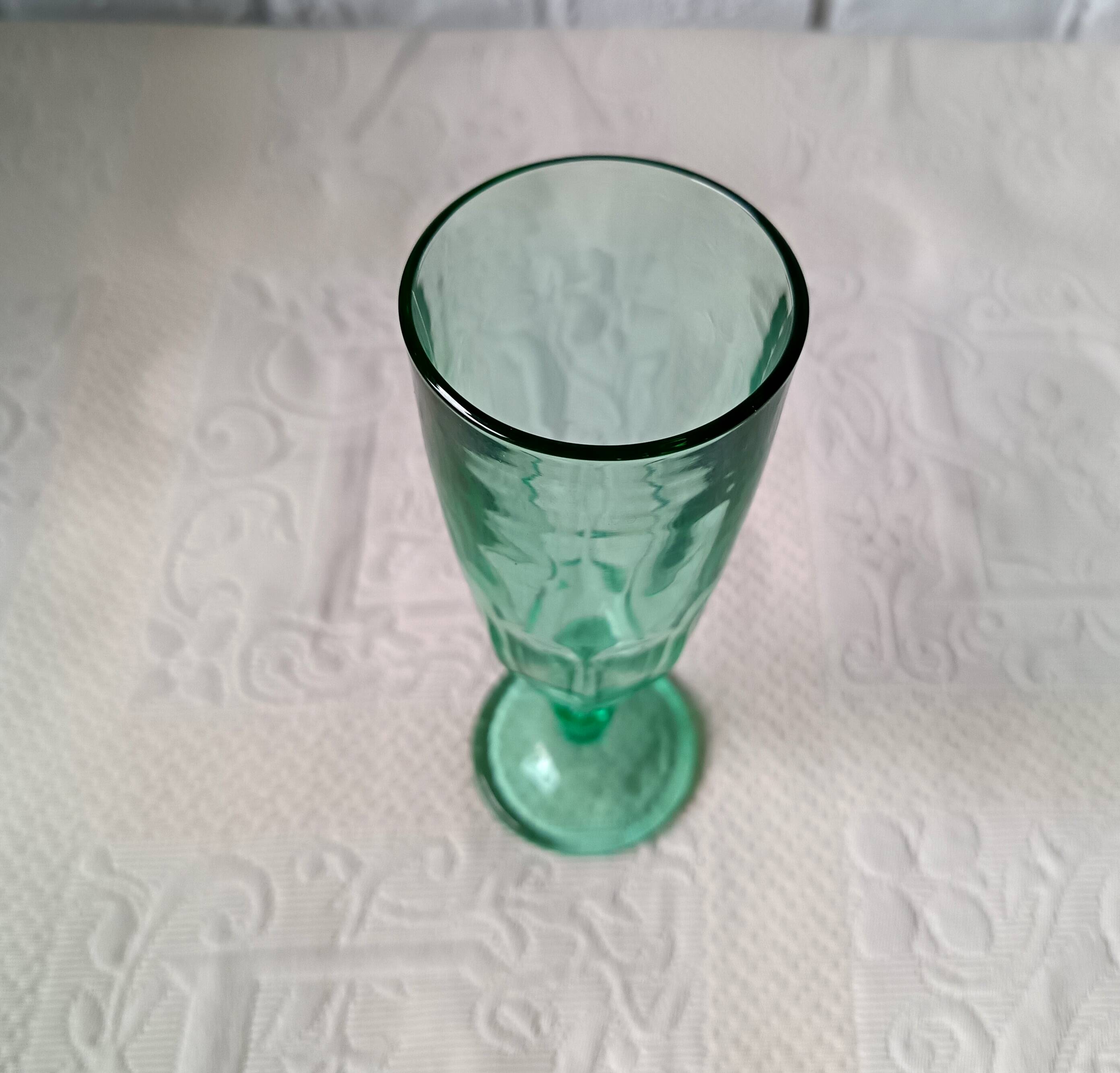 8 vintage emerald green glass champagne flutes