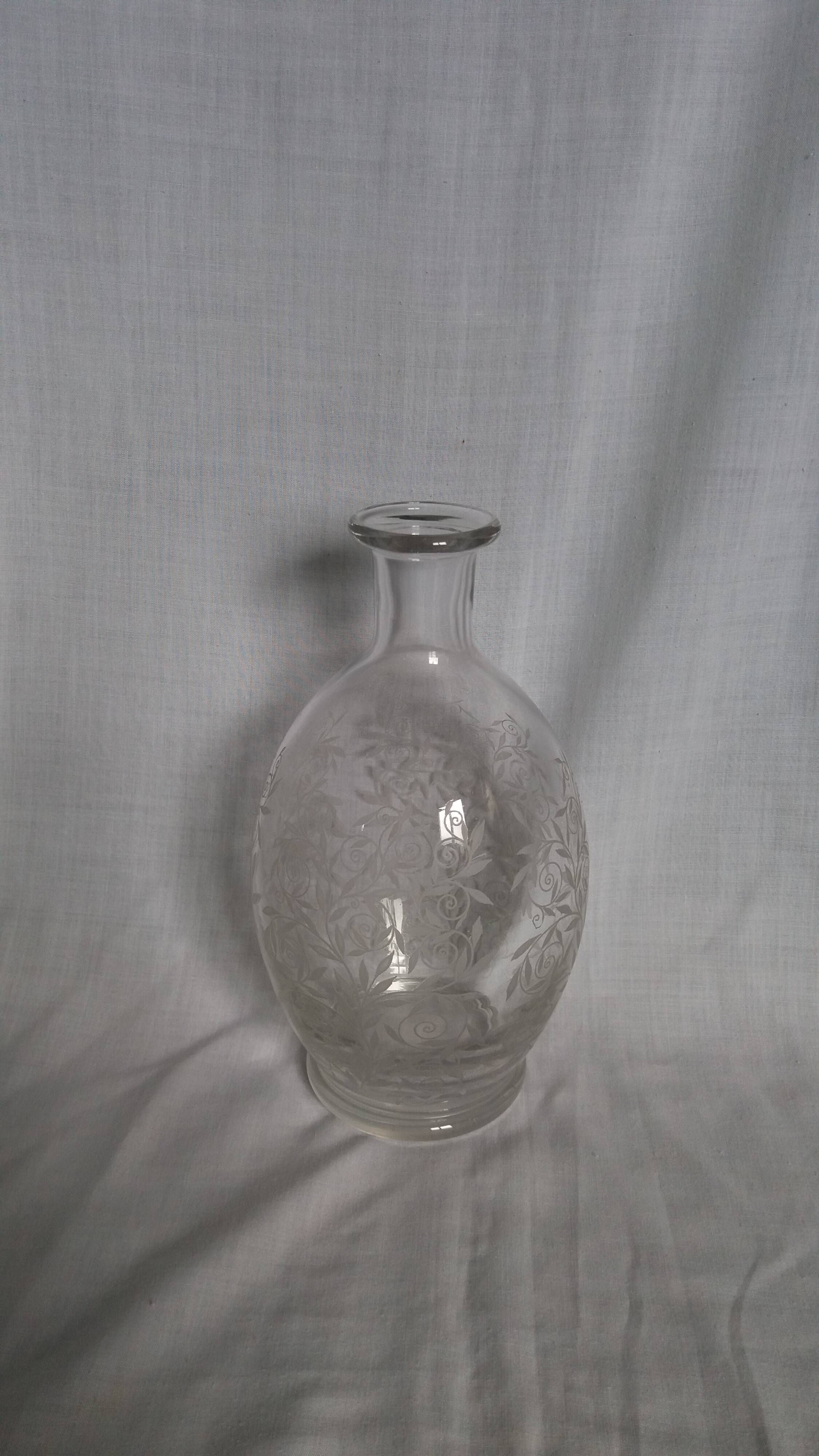 Carafe bottle with a stopper, engraved patterns, Baccarat, Golfe Juan