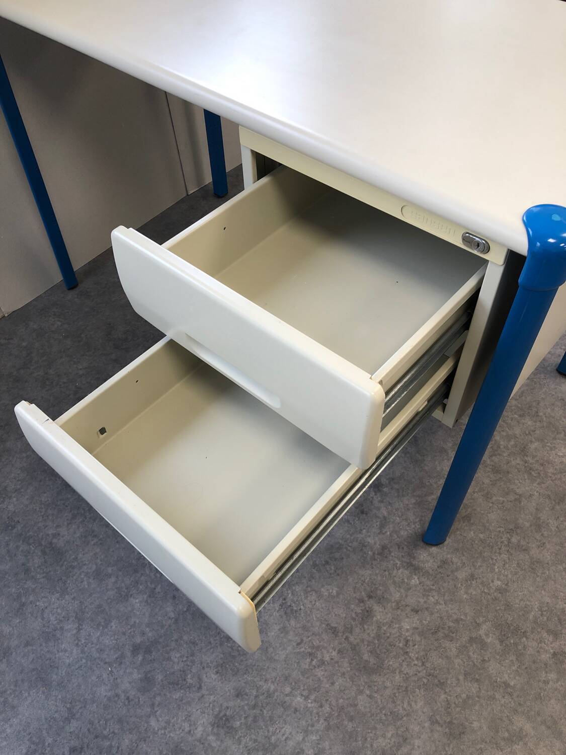 Sansen industrial desk