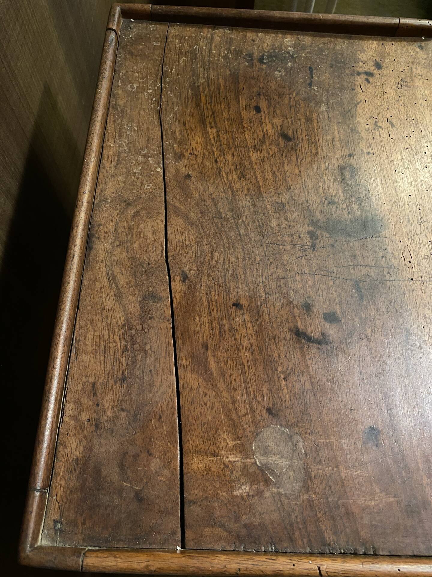 Petite table de chevet ancienne en bois – esprit vintage