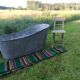 Ancienne baignoire en zinc pour le jardin.