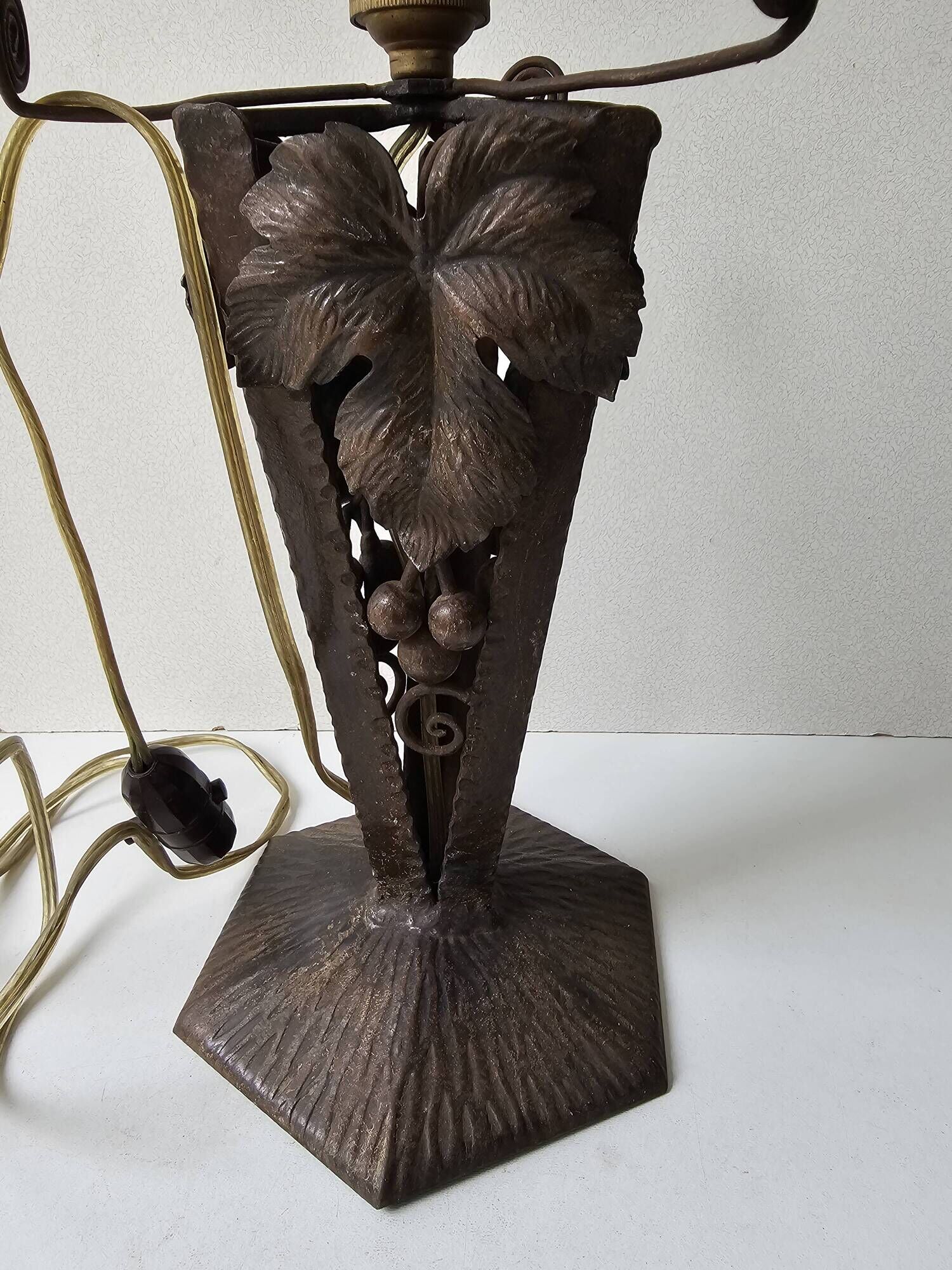 Antique lamp base in wrought iron with leaf motif in Art Deco style from the 1930s.