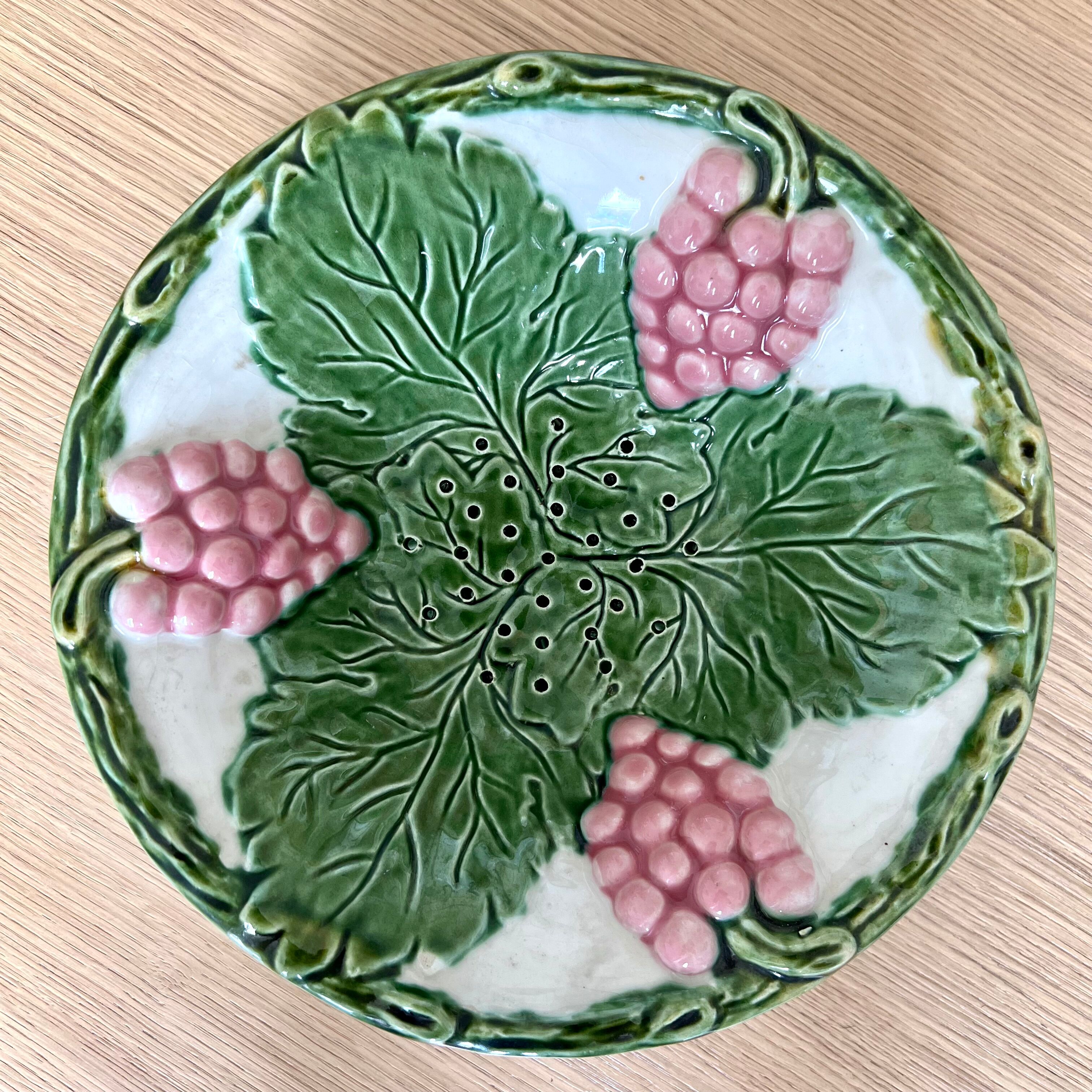 Drainer and plate in old slip old 1960s decoration cluster of reason and vine leaves