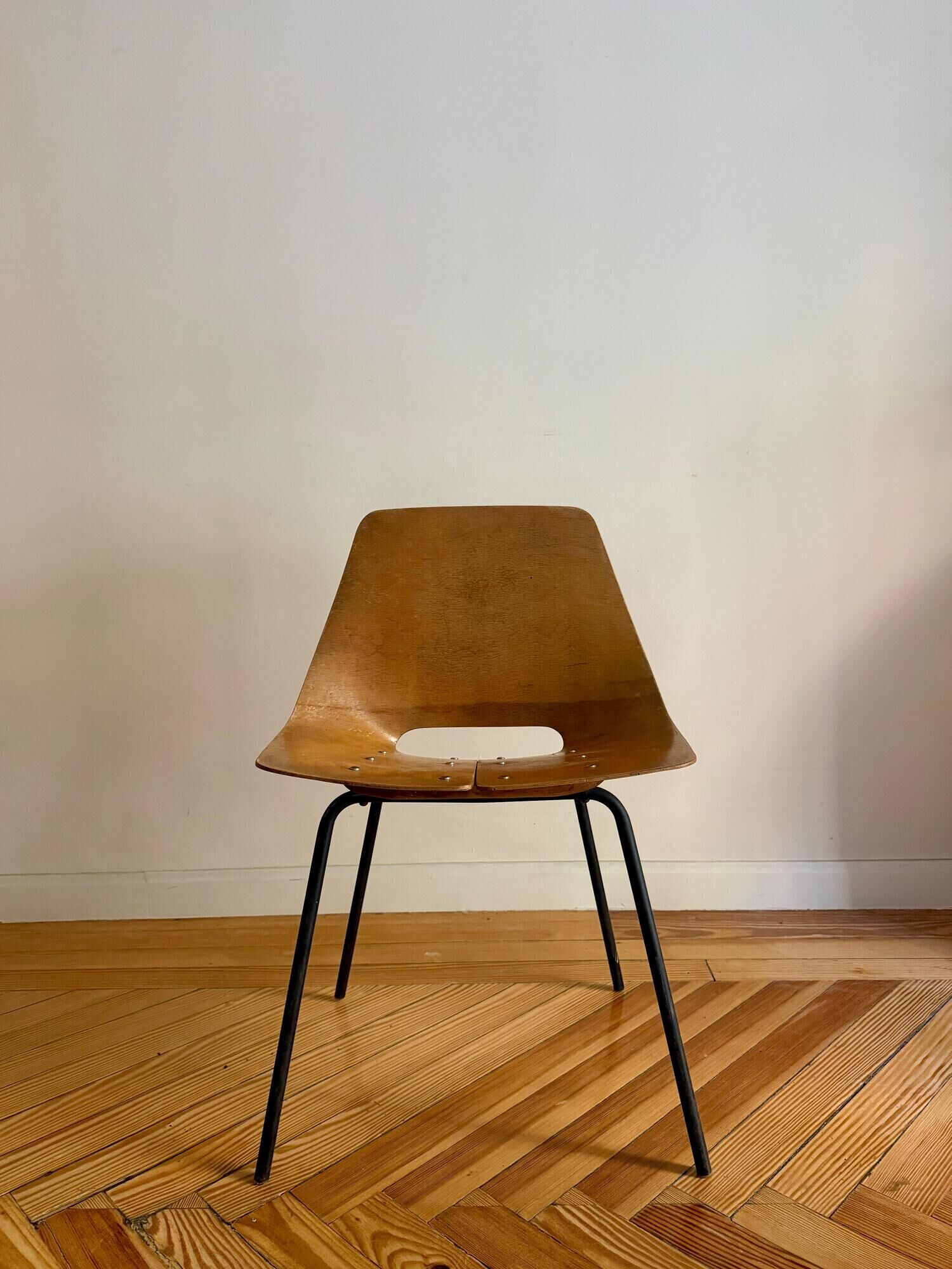 Set of six "Tonneau" chairs by Pierre Guariche, manufactured by Steiner in the 1950s.