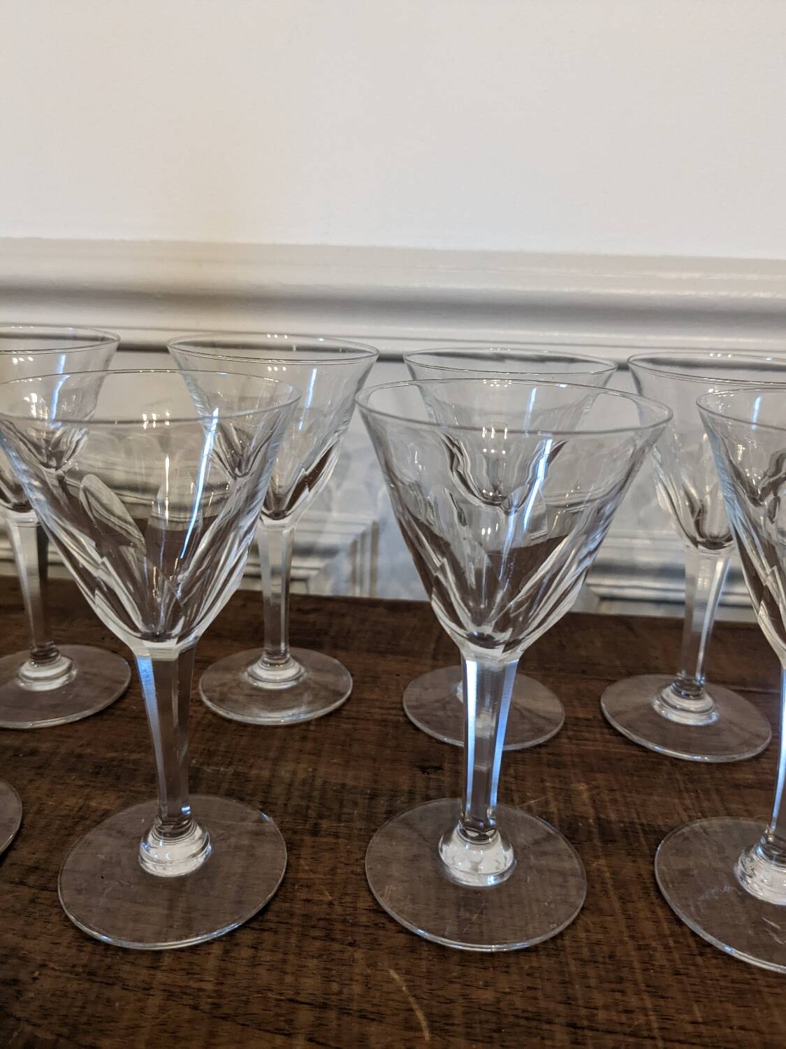 10 stemmed glasses