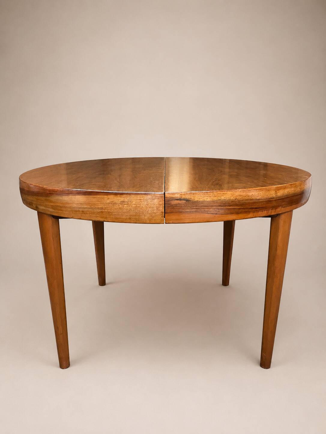 Vintage extendable round table, French made from the 1960s/70s.