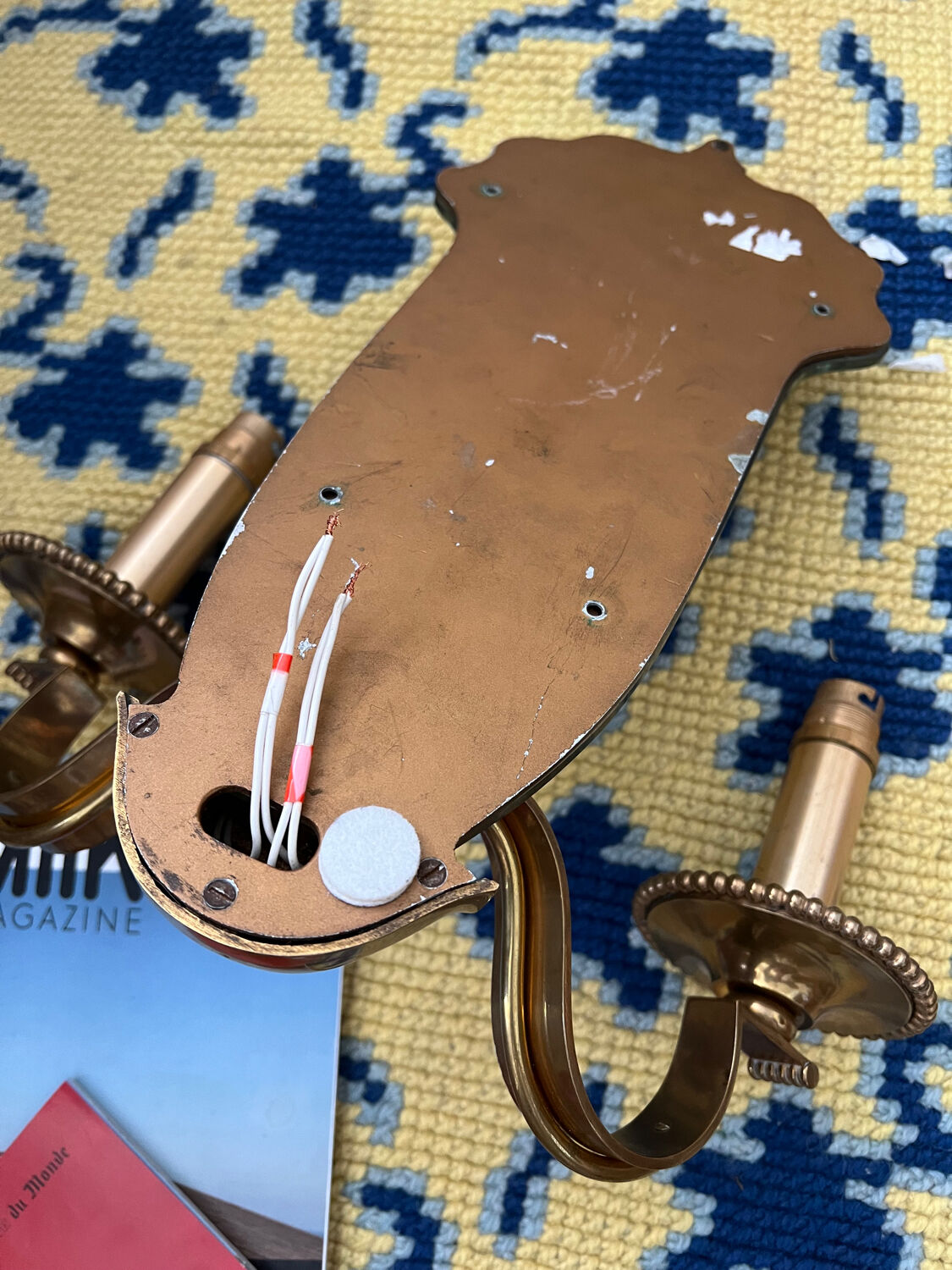 Wall lamp in eglomised glass