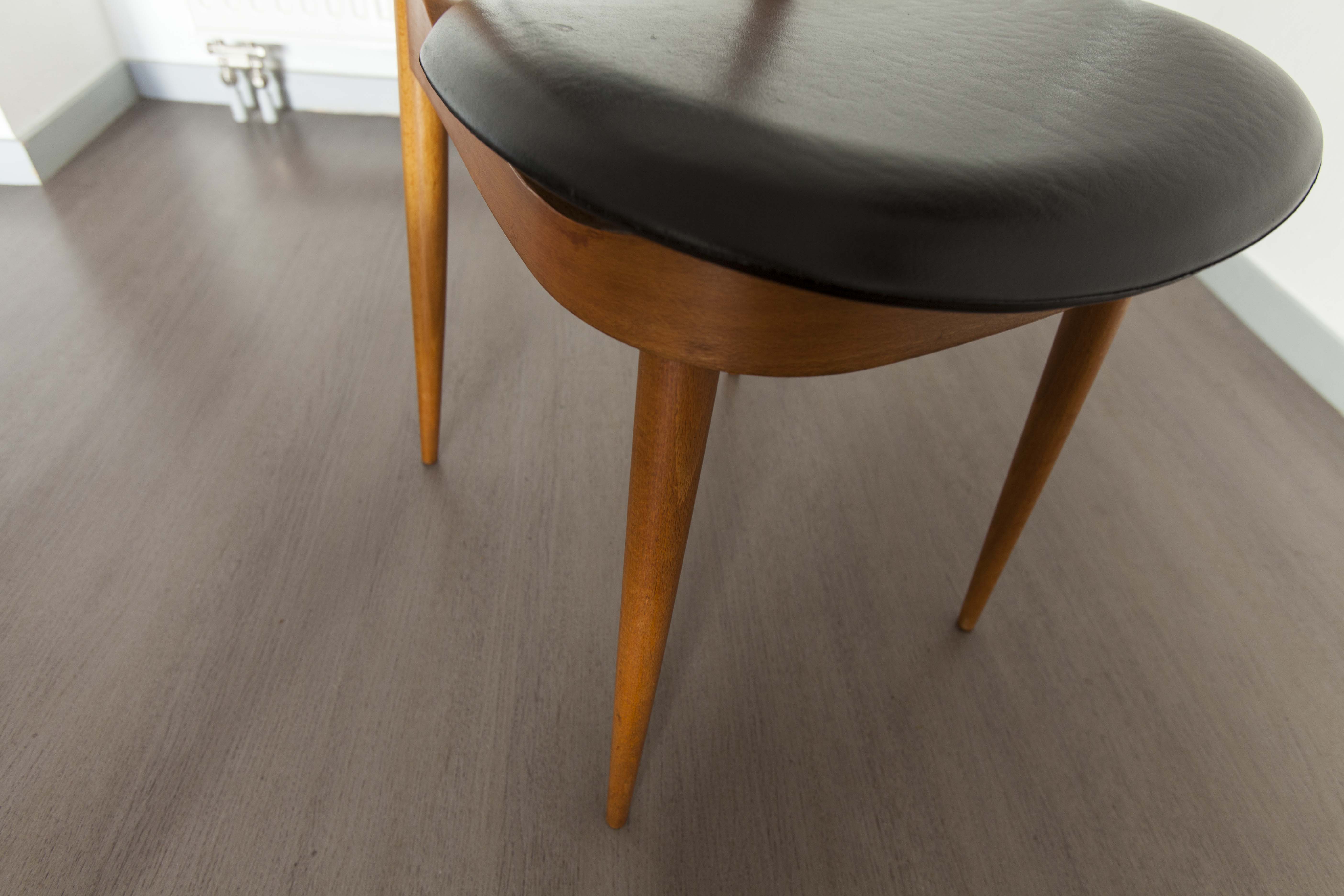 Pair of chairs  Baumann modèle "pégase"