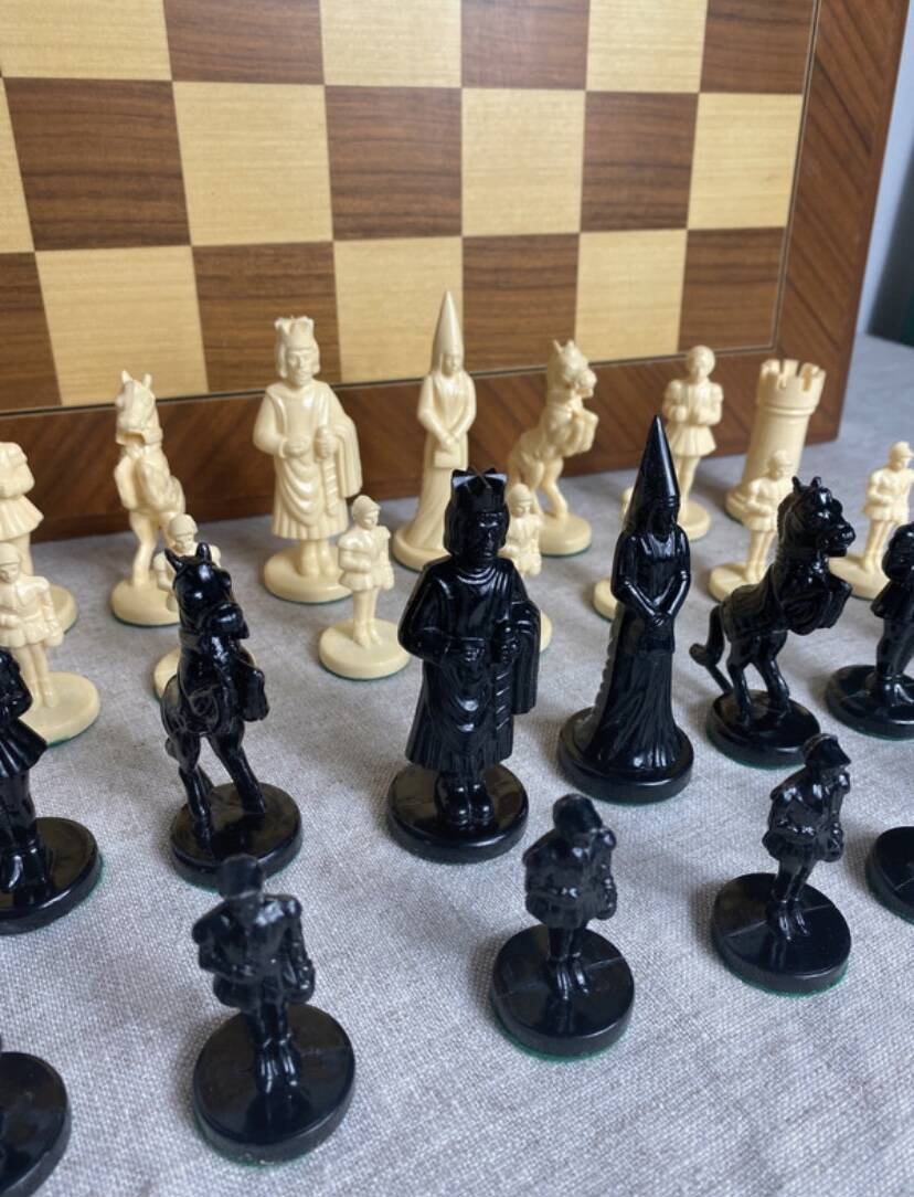 Large Vintage Medieval Chess Set Ajedrez Fantasia