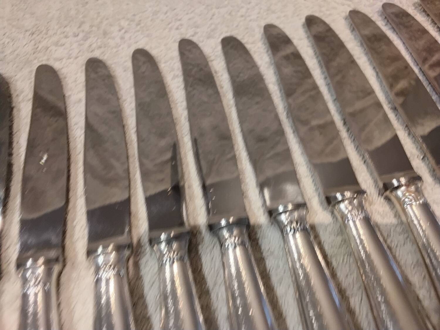 12 silver plated dessert knives, Christofle Vendome, 19.7cm
