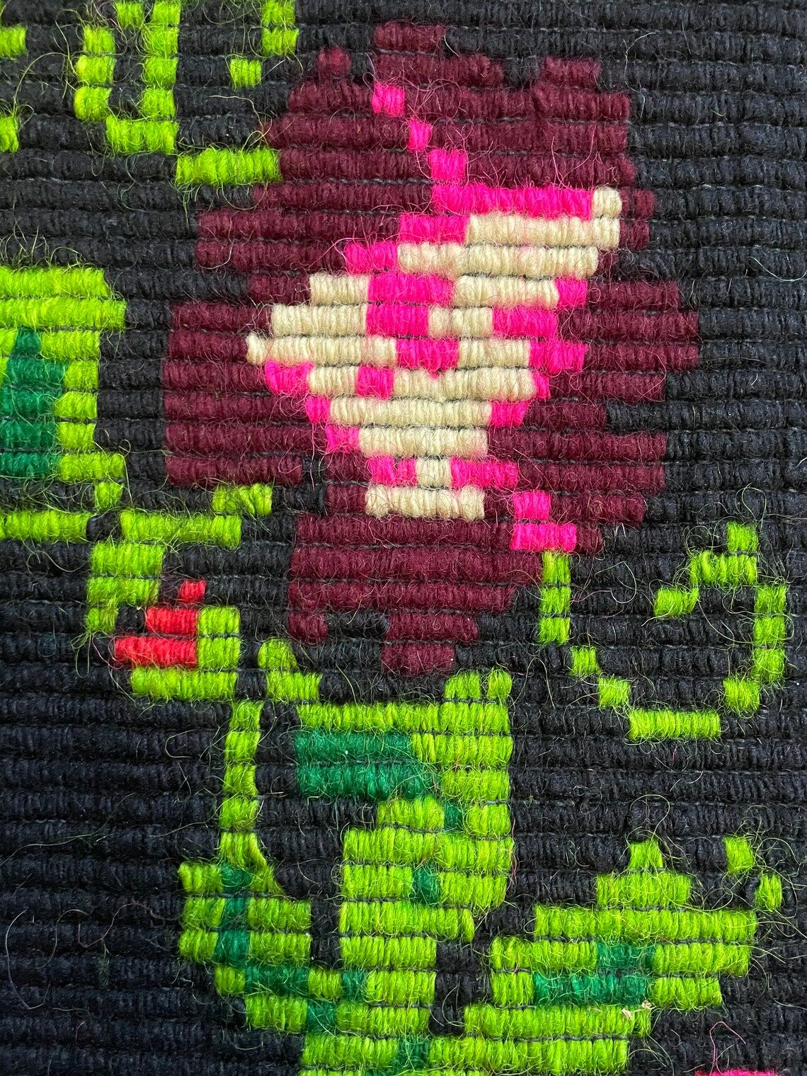 Romanian carpet with roses handmade in wool 177x154cm