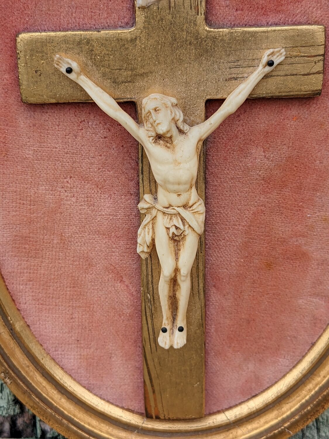Médaillon crucifixion vintage