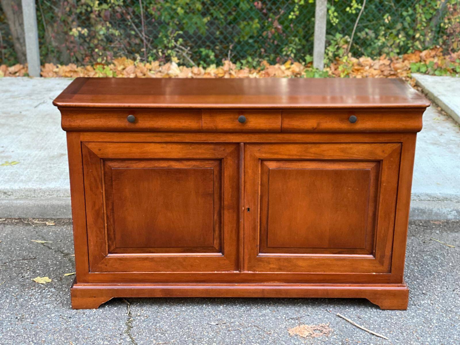 Buffet en bois 2 portes style Louis Philippe, 20ème s.