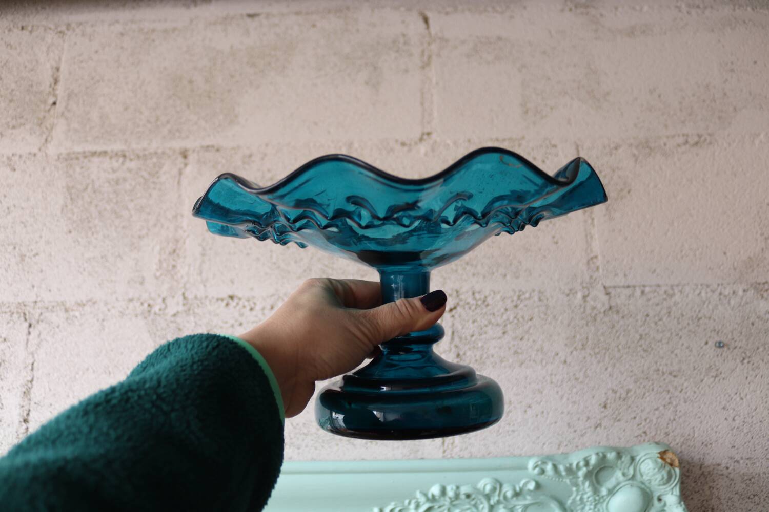 Coupe sur pied ancienne en verre soufflé