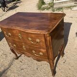 Commode sauteuse en noyer