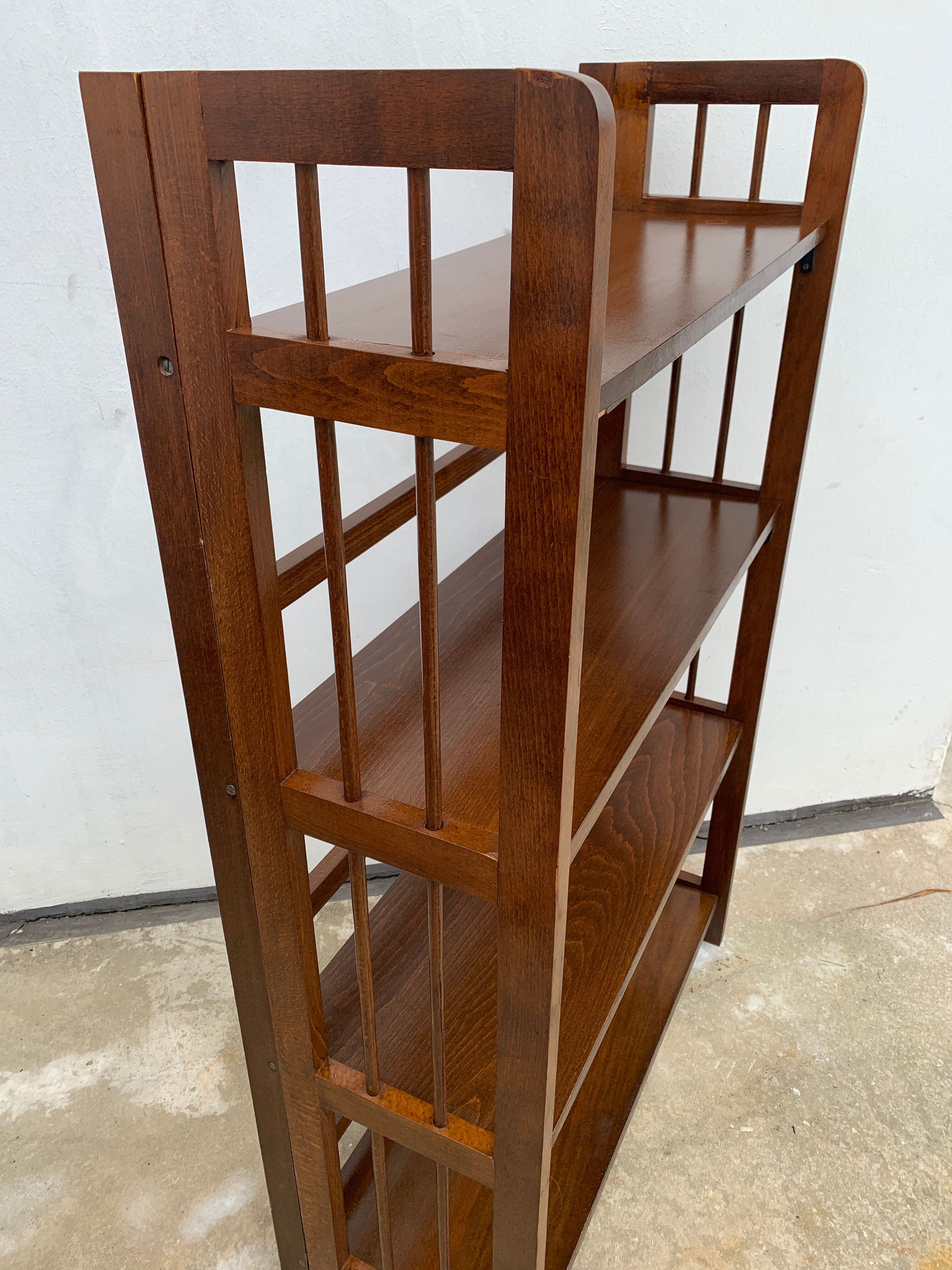 Pair of folding wooden bookcases, 4 shelves, 1950