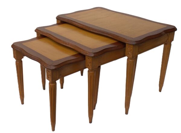Vieille ensemble mid century ensemble de 3 tables  gigogne