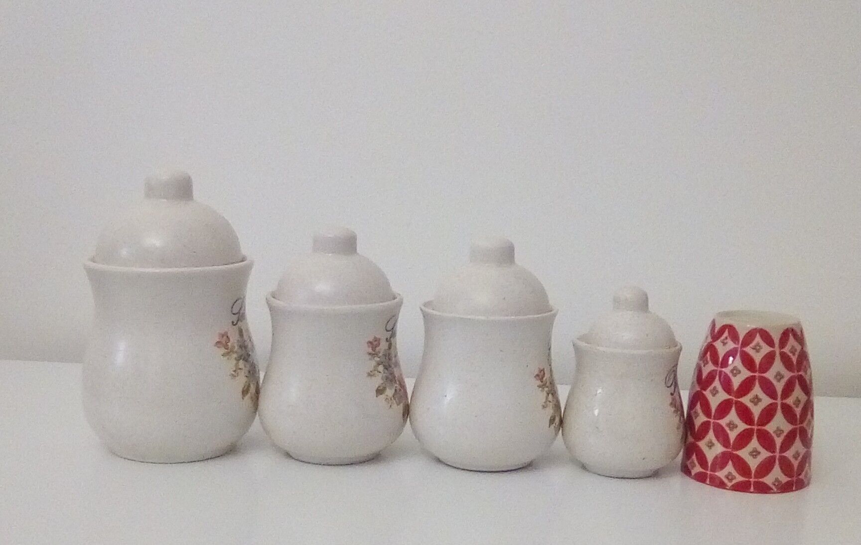 Series of 4 kitchen pots - floral motif