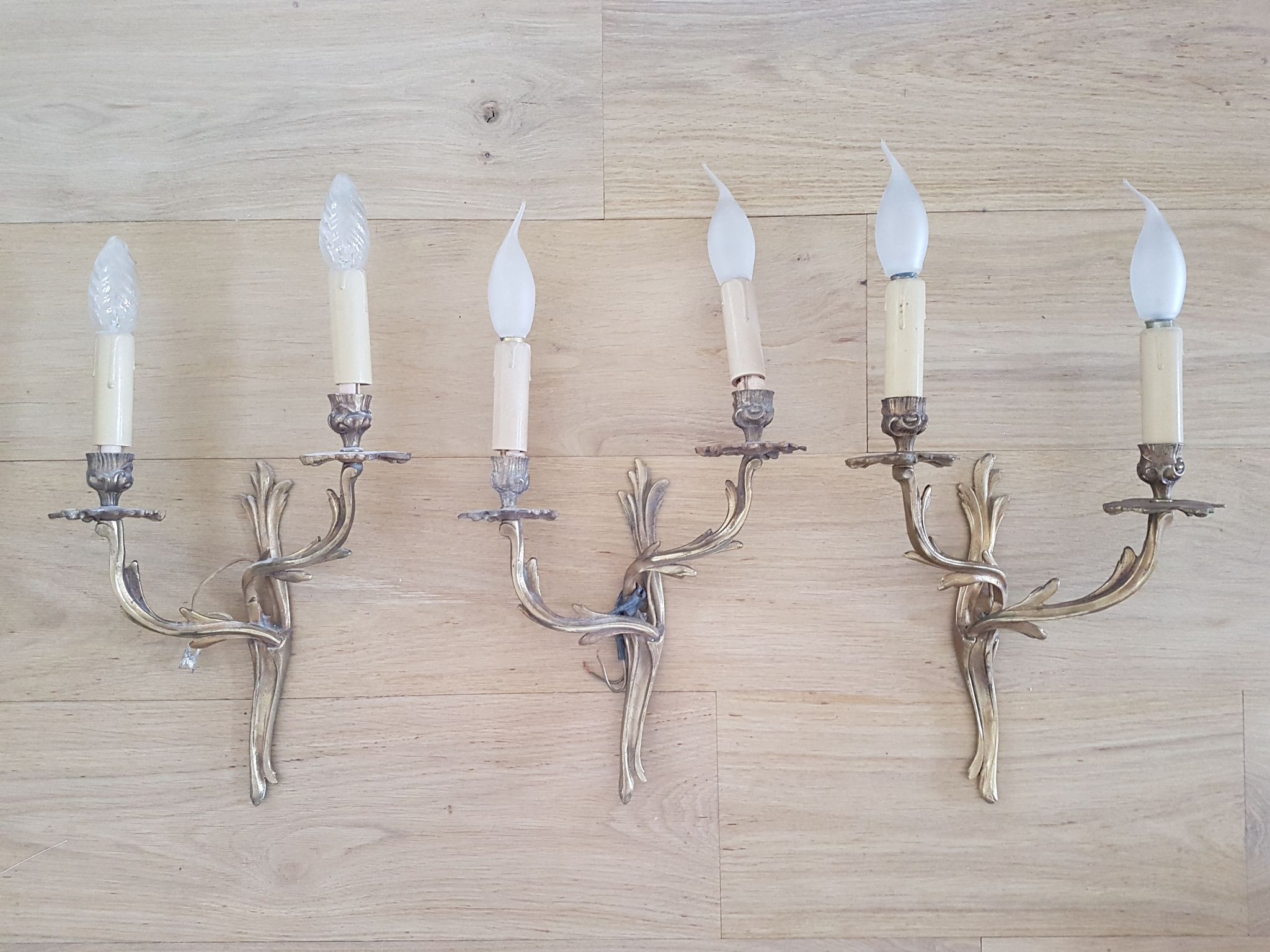 Trio of old bronze wall lights - Louis XV style - 2 lights