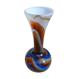 Vase en opaline soufflé