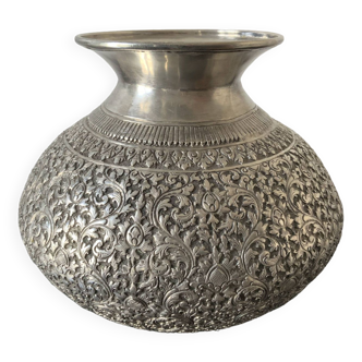 Vase  cambodgien en argent