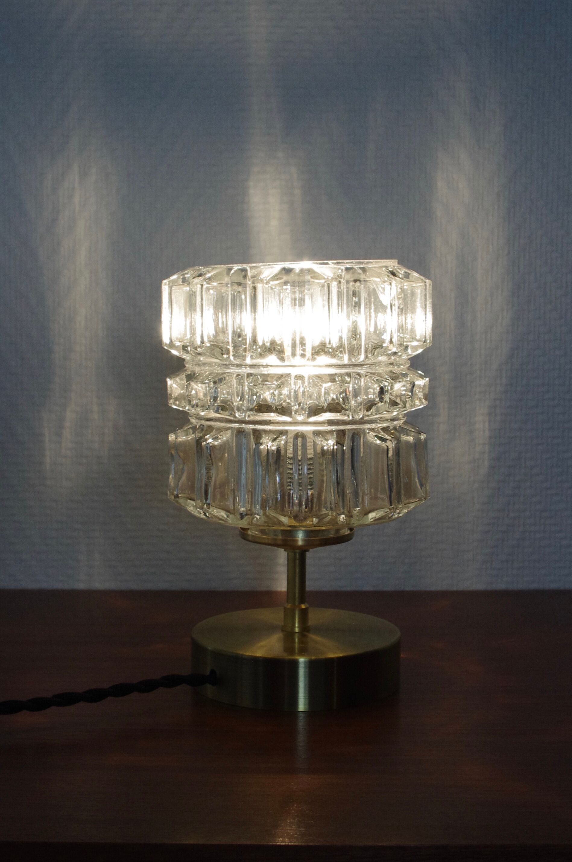 Lampe en verre ciselé