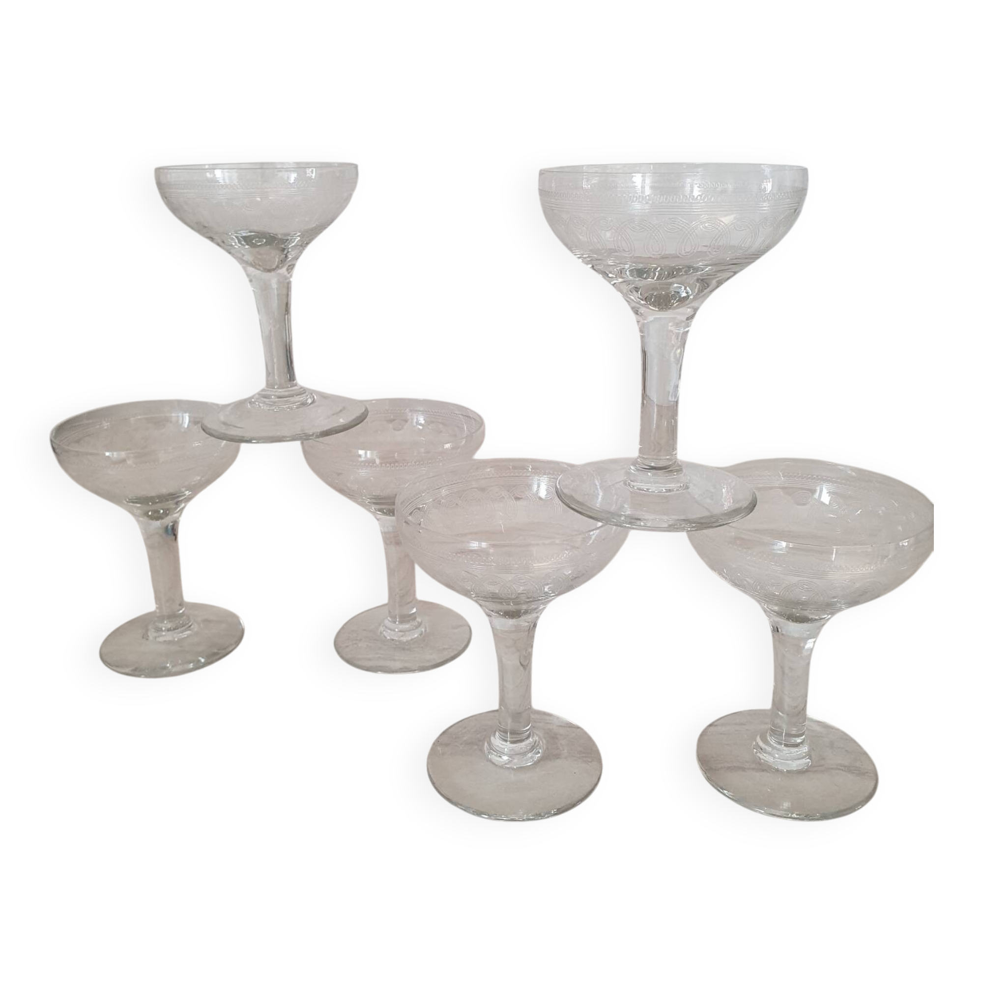 Champagne glasses in blown glass and chiseled decoration